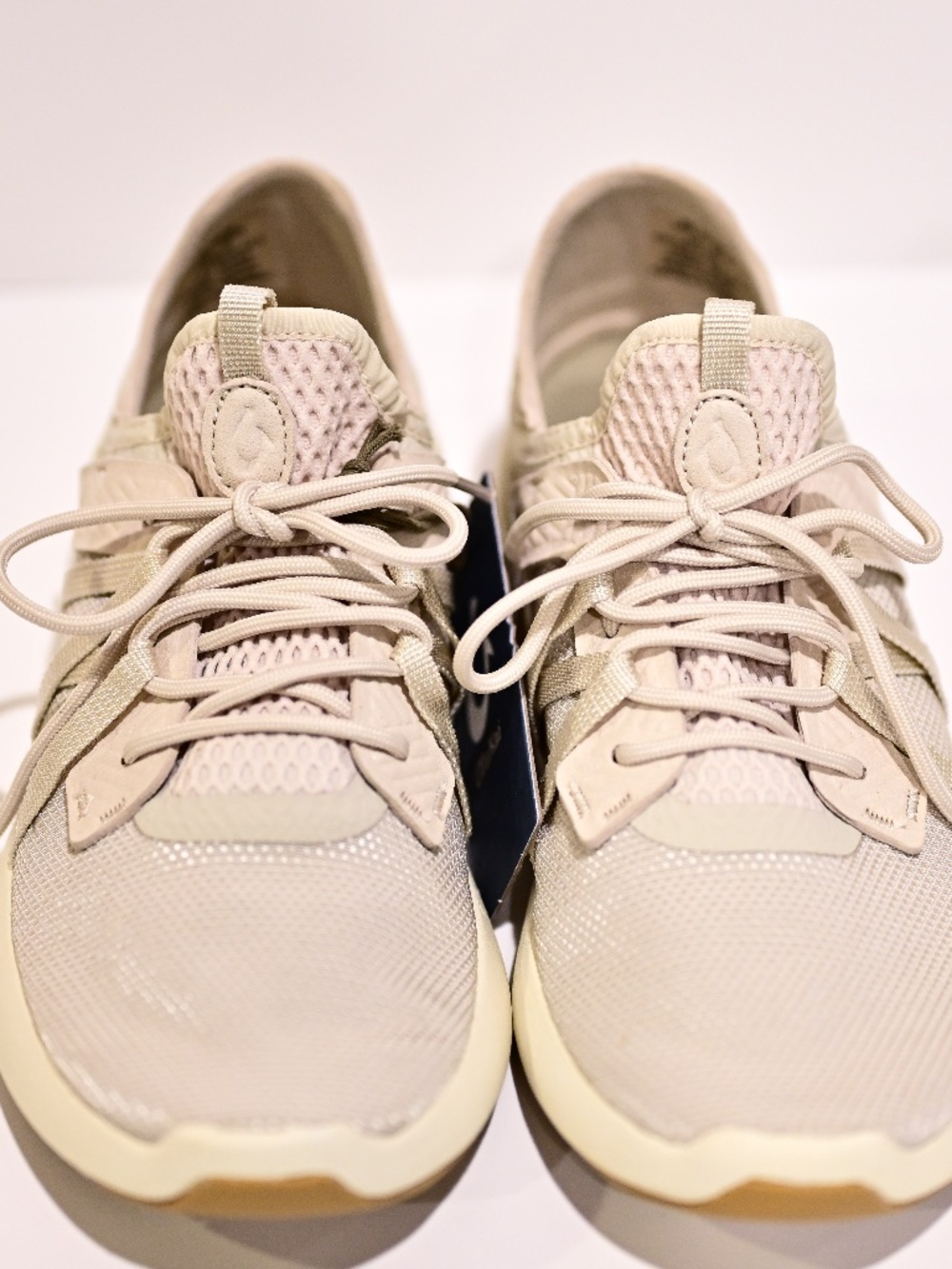 Men's OluKai Holo Sneakers Size 9.5 Sand/Off-White NWT